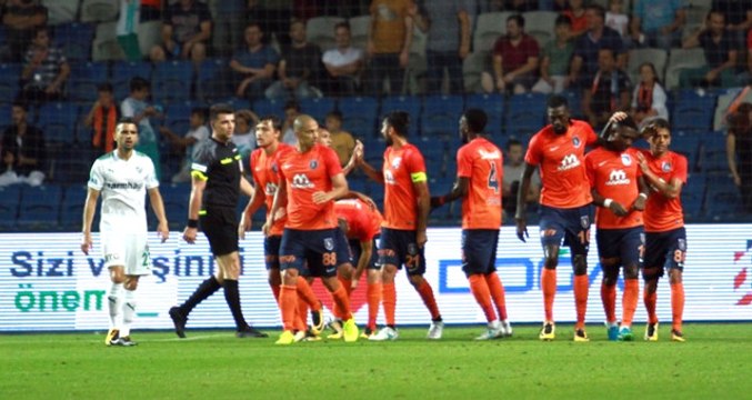 Süper Lig'de Yeni Sezonun İlk Maçında Başakşehir, Bursaspor'u 1-0 Yendi