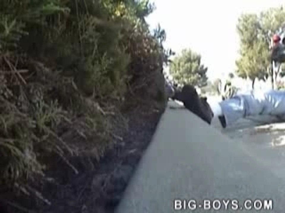 Crash moto et jambe cassée