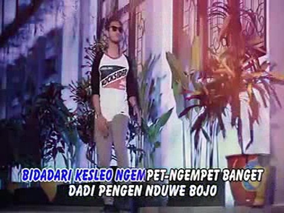 BIDADARI KESLEO   NELLA KHARISMA