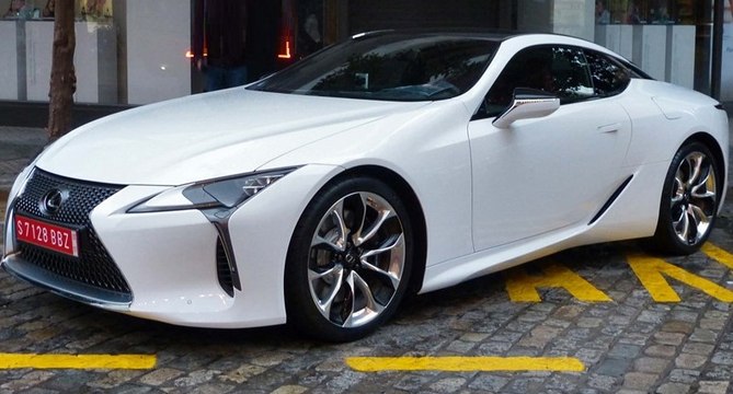 2018 Lexus LC 500 VS Porsche 911 TARGA 4 GTS