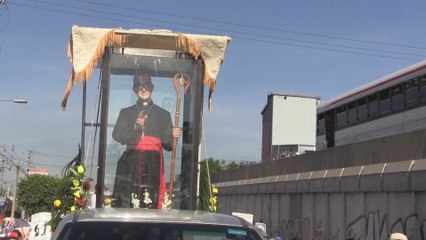 Salvadoreños inician peregrinación rumbo a la "cuna" del beato mártir Óscar Romero