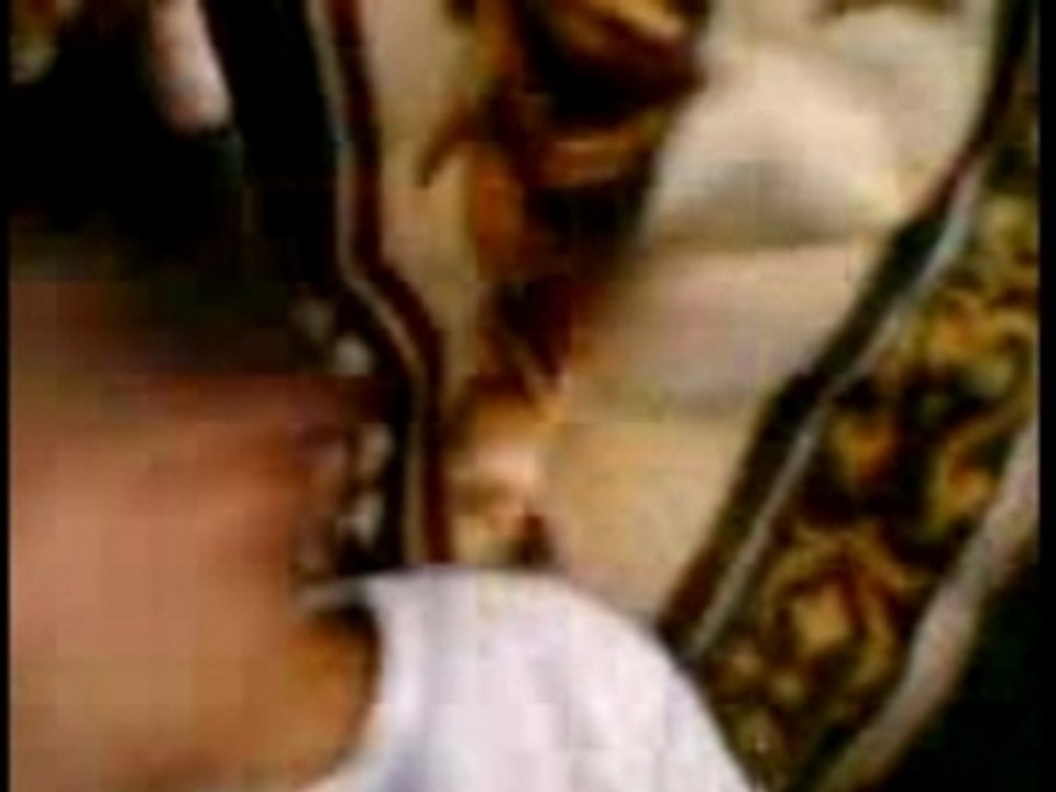 gamin entrain de ce picer dessus