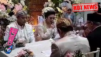 Video herunterladen: Hot News! Tangis Sheza Idris Tumpah Saat Minta Restu Papa - Cumicam 12 Agustus 2017