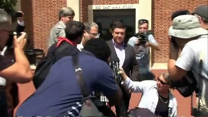 'Unite the Right' organiser Jason Kessler chased away by protesters - BBC News