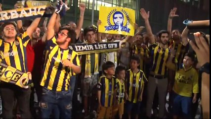 Fenerbahçe, İzmir'de Coşkuyla Karşılandı