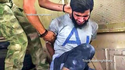 ISIS के आतंकियों के उतरवाए कपड़े, सड़�