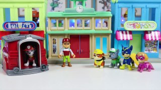 PAW PATROL Use Magic Super Pup House to Change Outfits and Open Surprise Toys!-WlIwws6G3ww