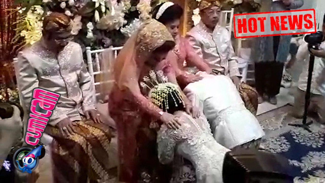 Hot News! Sungkem di Pangkuan Ibunda, Sheza Idris Menangis - Cumicam 12 Agustus 2017