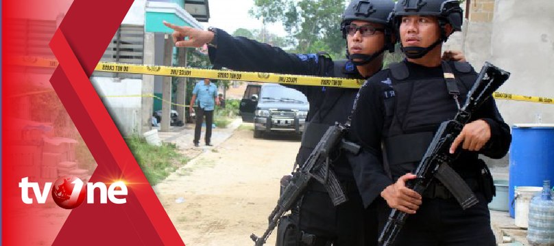 Polisi Menggeledah Rumah Terduga Teroris di Sumedang