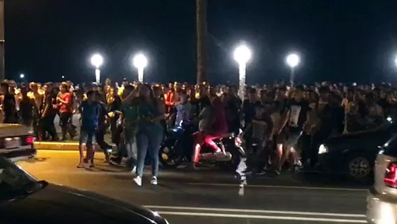 Maroc: Vive polémique après la diffusion de la vidéo d'une femme seule harcelée par des dizaines d'hommes dans la rue