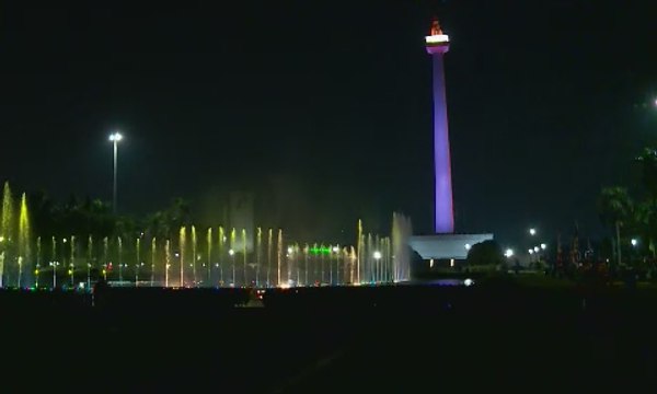 Air Mancur Menari dengan Iringan Musik di Monas