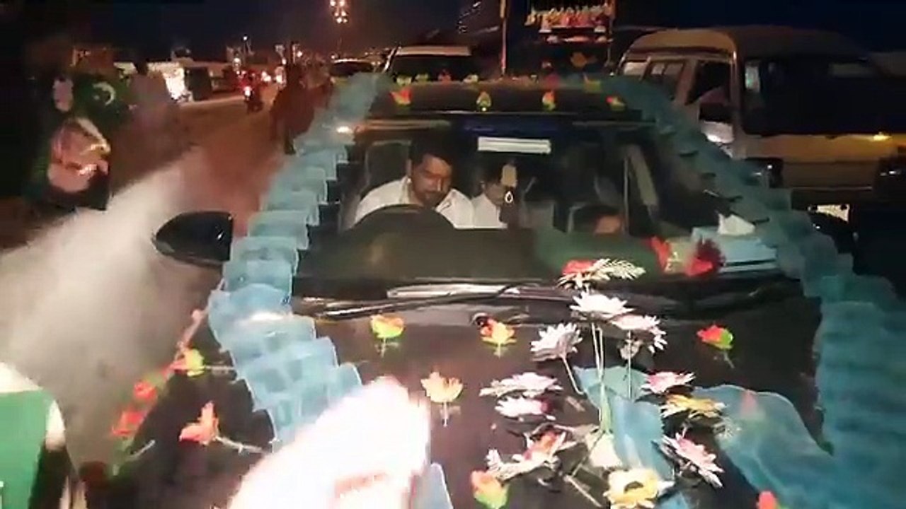 گونگا دولہا نوازشریف کی ریلی میں پھنس گیا،اس کے جذبات آپ بھی دیکھئے