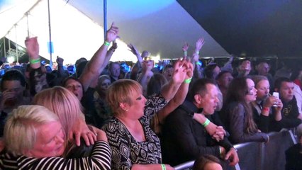 Oasish Half the World Away Oasis Tribute (Caroline Aherne) Retford Fake Festival 2016