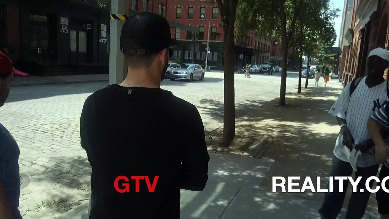 Justin Timberlake confronts paparazzi outside his house