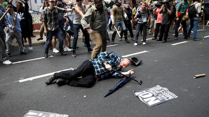 شاهد.. اشتباكات بين متظاهرين موالين لليمين المتطرف ومعارضين في ولاية فيرجينيا