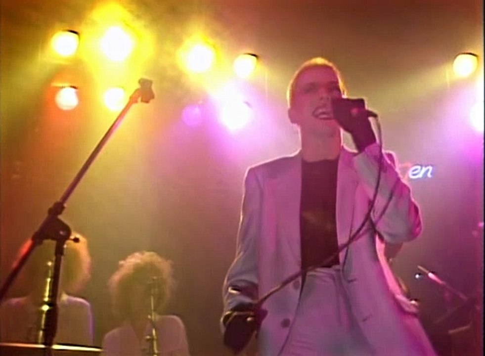 Eurythmics - Sweet Dreams Are Made Of This (Live From Heaven) [1983]