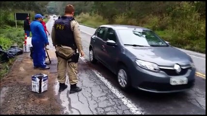 Buracos são tapados na BR 262 por iniciativa de empresários da região serrana