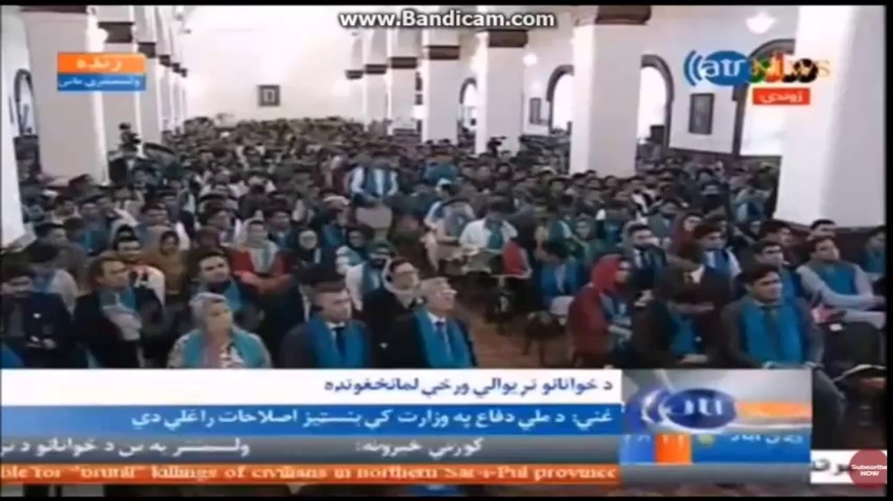 4اشرف غنی مسأاله کیفیت را قزبانی کمیت میکند   و از حاضرین کمتراز42 سال  میخواهد که به پا ایستاد