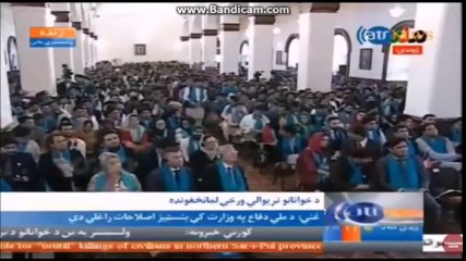 4اشرف غنی مسأاله کیفیت را قزبانی کمیت میکند   و از حاضرین کمتراز42 سال  میخواهد که به پا ایستاد