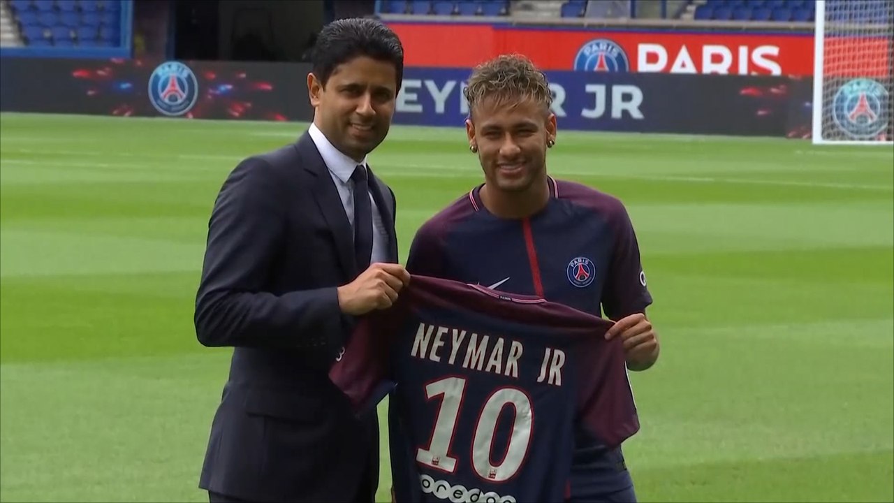 بصفقة تاريخية.. باريس سان جيرمان ينجح بضم نيمار