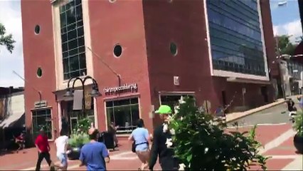 Imagens mostram carro avançando sobre multidão