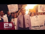 ¡ÚLTIMA HORA! Normalistas agreden a Cuauhtémoc Cárdenas durante marcha / Excélsior Informa