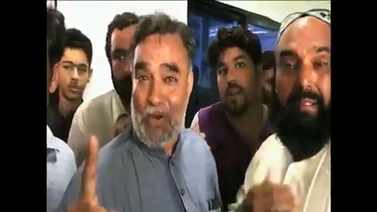 Nawaz Sharif Ki Gari K Nichy A Kr Jo Bacha Hilak Huwa Dakhiy Us Ka Bap Kya Kehta Hy