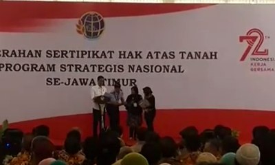 Jokowi Bagikan Ribuan Sertifikat Tanah pada Warga Jember