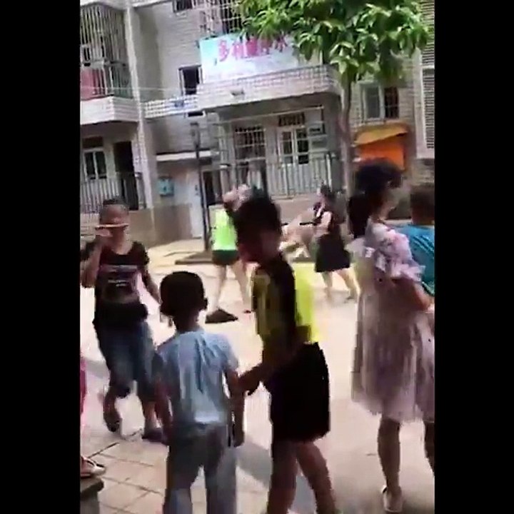 Thay vì đánh ghen, vợ và người tình hợp sức dạy ông chồng một bài học