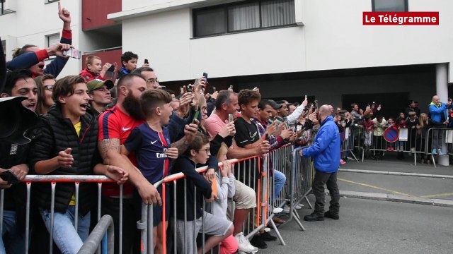 Saint-Brieuc. Un accueil triomphal pour Neymar