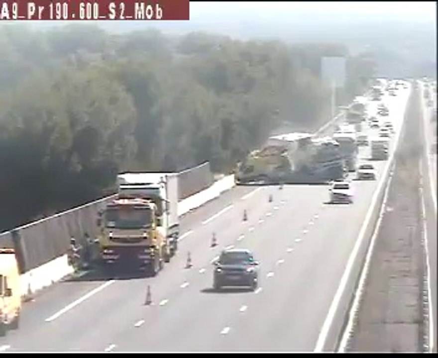 Terrible accident sur l'A9, un camion percute un véhicule de patrouille
