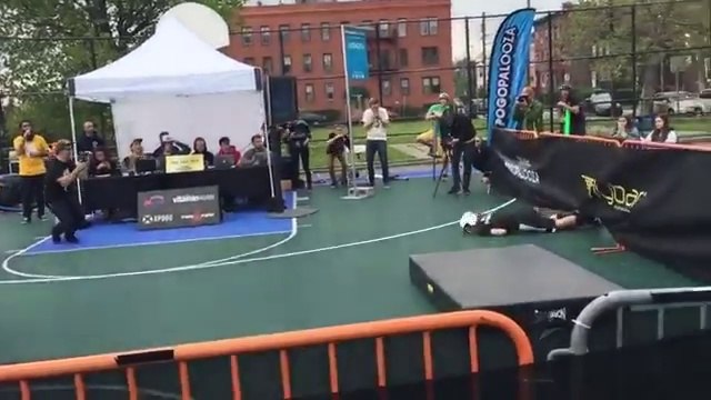 Elle chute en Pogo Stick face contre terre : KO direct !!