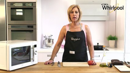 Cocinar pechuga de pollo asada con microondas Whirlpool Crisp