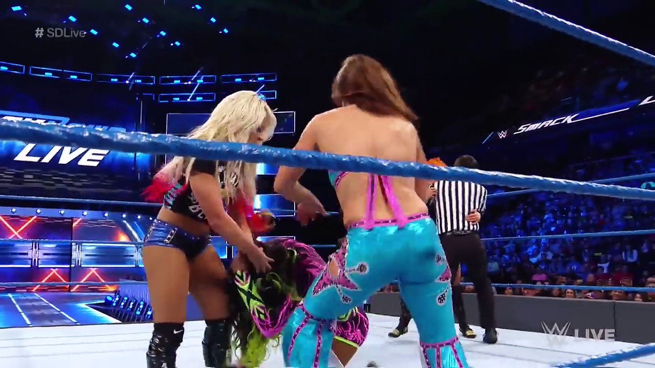 Becky Lynch & Naomi vs. Alexa Bliss & Mickie James: SmackDown LIVE, Jan. 31, 2017
