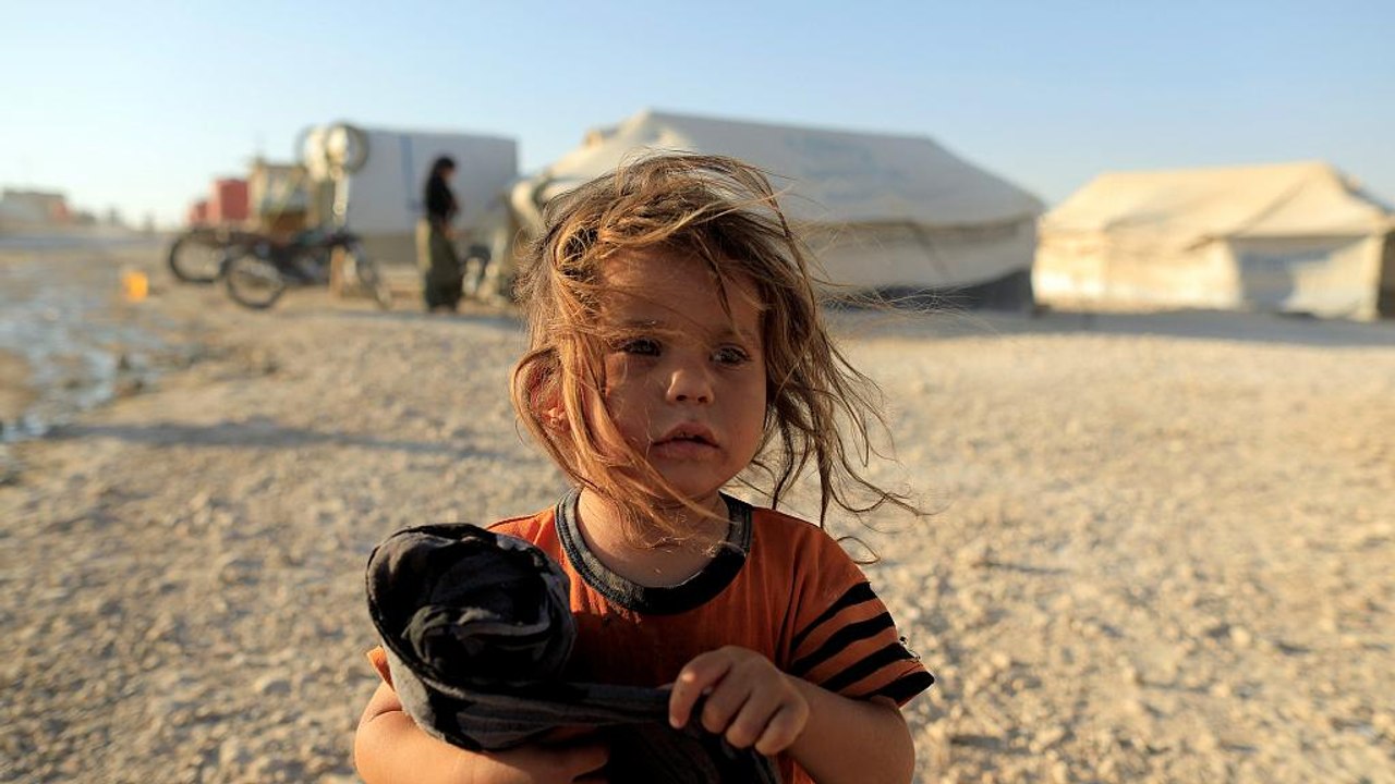 Des milliers de réfugiés fuient Raqqa