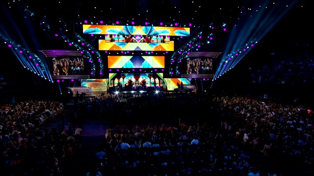 Charlie Puth - We Don't Talk Anymore (Live at Teen Choice Awards)