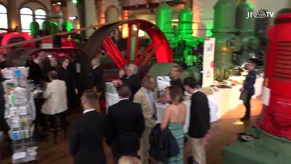 DENN MERKEL IST EINE EHRENWERTE FRAU