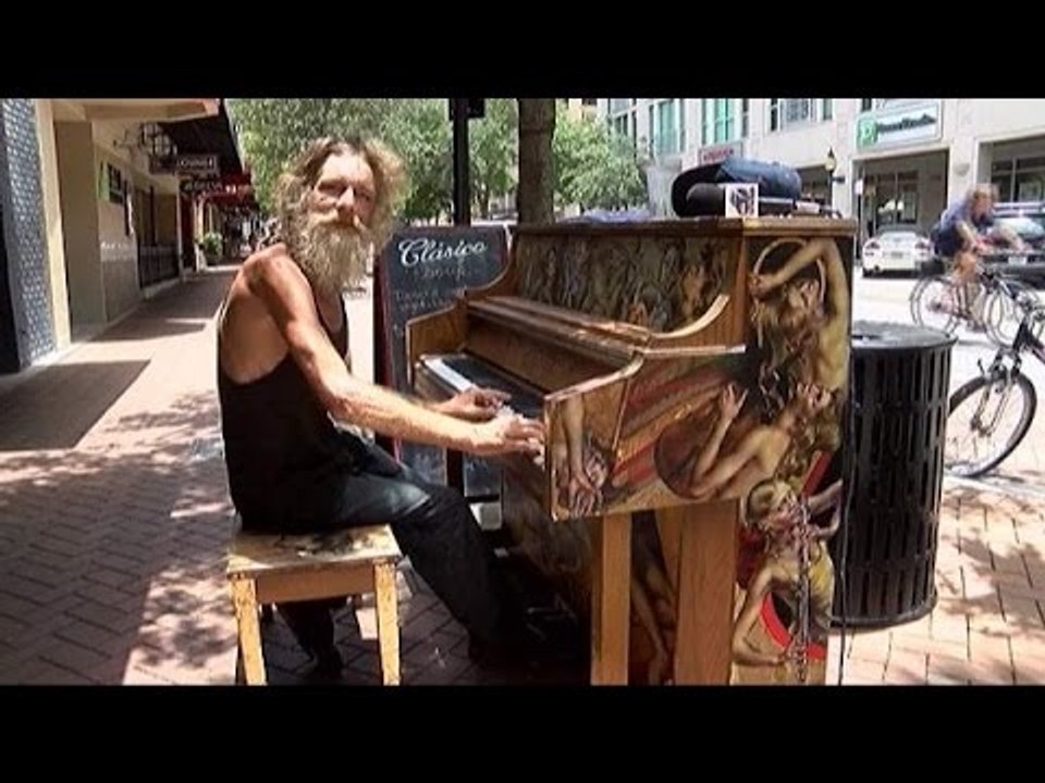 Donald Gould, el indigente que conquistó al internet tocando el piano