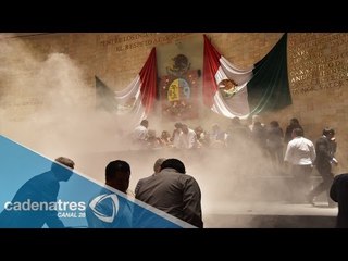 Diputados de Oaxaca aprueban ley entre golpes y agresiones