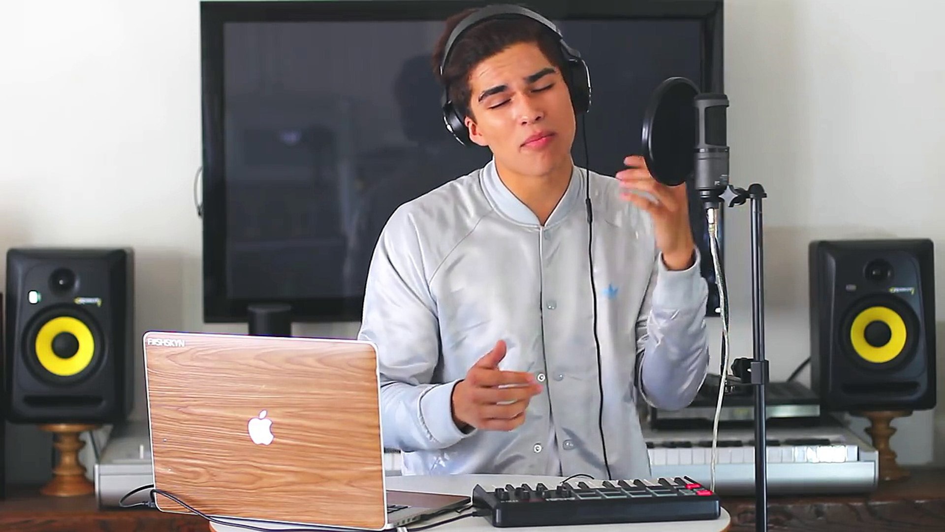 ⁣Closer by The Chainsmokers ft. Halsey | Alex Aiono Cover