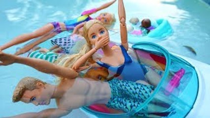 BARBIE SINKS BOAT! Boating And Swimming With Barbie And Friends! Barbie Videos