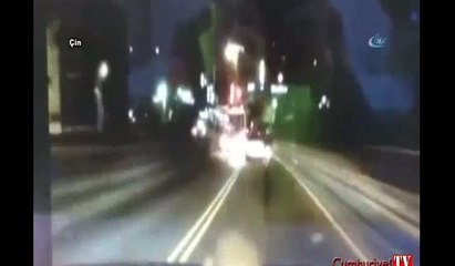 Alev topu oluştu: Sürücü havaya uçtu