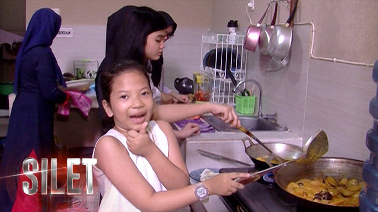 Keseruan Anak-anak Ciraos Memasak Rendang Jengkol - Silet 14 Agustus 2017