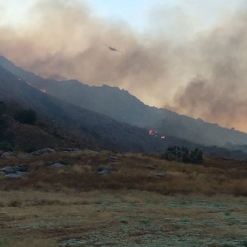 Firefighting Plane Drops Retardant on 1,000-Acre Blaine Fire