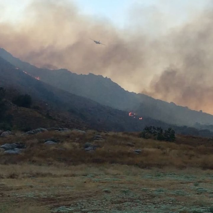 Firefighting Plane Drops Retardant on 1,000-Acre Blaine Fire