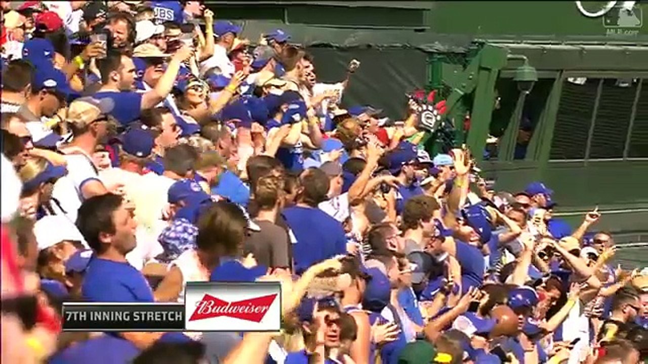 COL@CHC: Dernier, crowd sings during the stretch