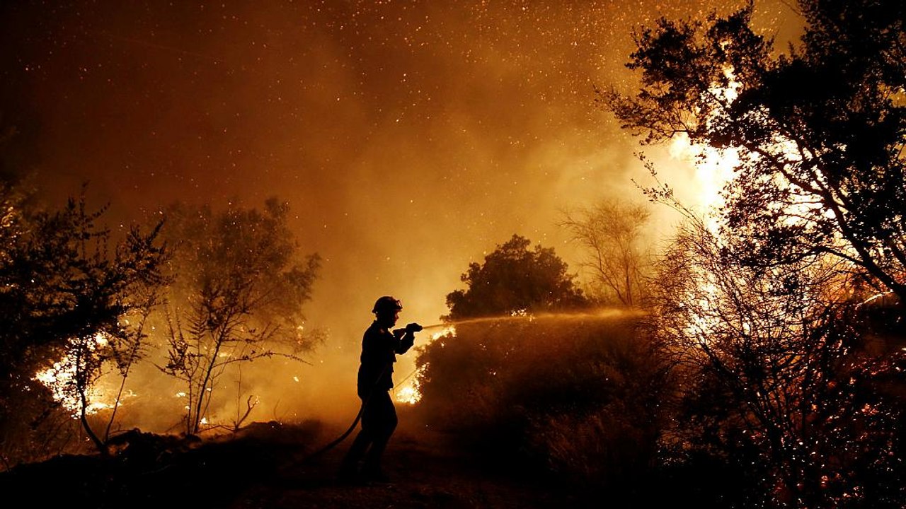Tausende fliehen vor Bränden bei Athen