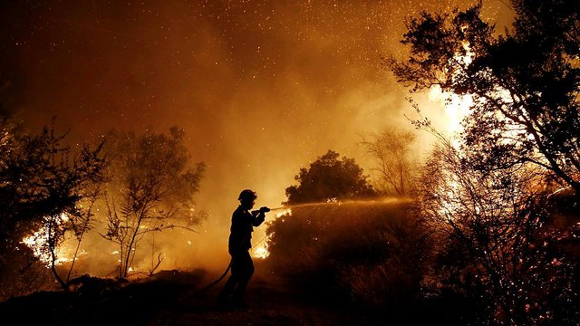 Πύρινα μέτωπα σε όλη την Ελλάδα-Μάχη με τις φλόγες στη βορειοανατολική Αττική