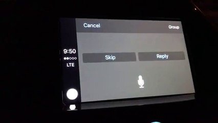 Siri lit le message d'insultes de sa mère en voiture.. hilarant !