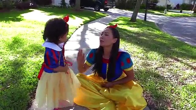 Snow White Hypnotized by Fidget Spinner?? w/ Snow White baby, lots of candy, mcdonalds